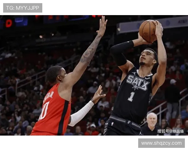 火箭队与马刺队的激烈对决回顾2018年10月8日精彩瞬间分析