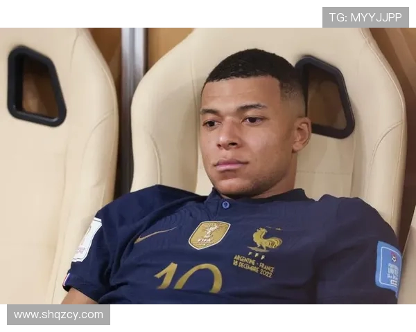 马丁内斯的传奇旅程:从草根球员到世界足坛巨星的奋斗故事