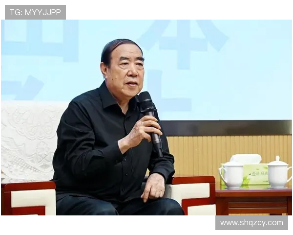 周磊畅谈英雄联盟发展历程与个人成长的心路历程